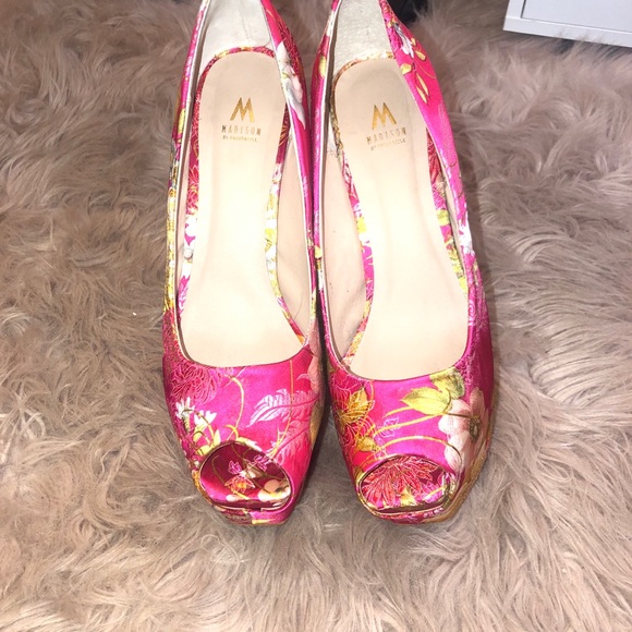 Shoe - Picture 2 of 5